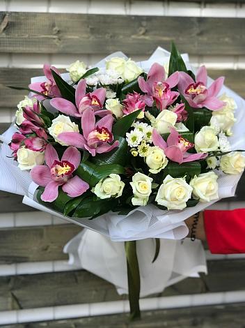 Букет цветов из: Розы и Хризантемы в Староизобильной