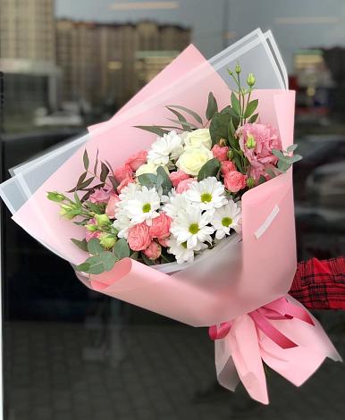 Букет цветов из: Розы, Лизиантусы и Хризантемы в Староизобильной